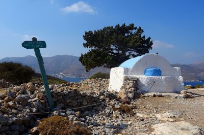 Foto Wanderwegweiser auf Tilos