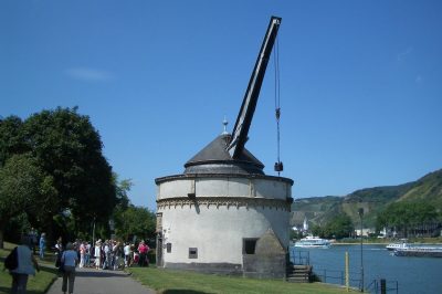 Foto Alter Krahnen aus dem 16. Jh. für die Mühlstein-Verladung in Andernach