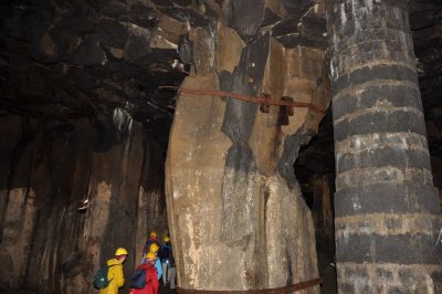 Foto Führung im Basaltkeller in Mendig, entstanden durch jahrhundertelangen Mühlstein-Abbau