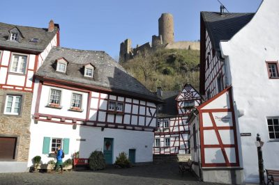 Foto Fachwerkdorf Monreal und die Löwenburg